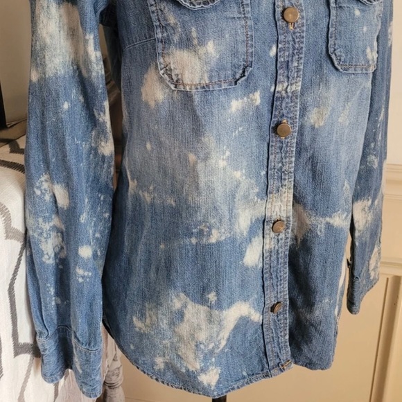 Gap Denim Jean bleached shirt Medium - Picture 2 of 7